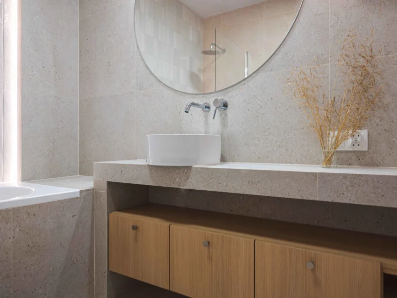 ciepla bezowa lazienka