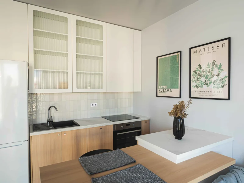 kuchnia w mieszkaniu minimalistycznym