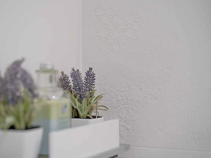 łazienka dolna Rudawa z kwiatami fioletowy wrzos